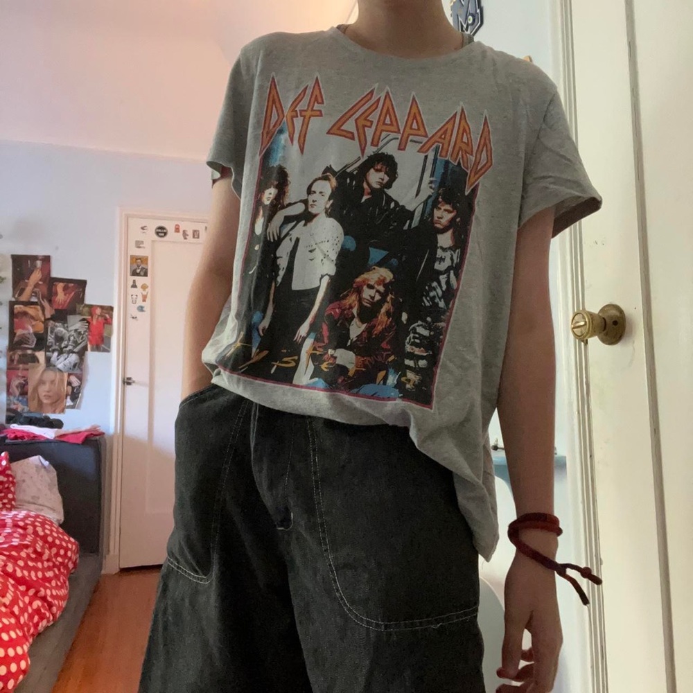 DEF LEPPARD BY JUNKFOOD STRETCHY SOFT GREY FABRIC GRAPHIC TEE 🎸